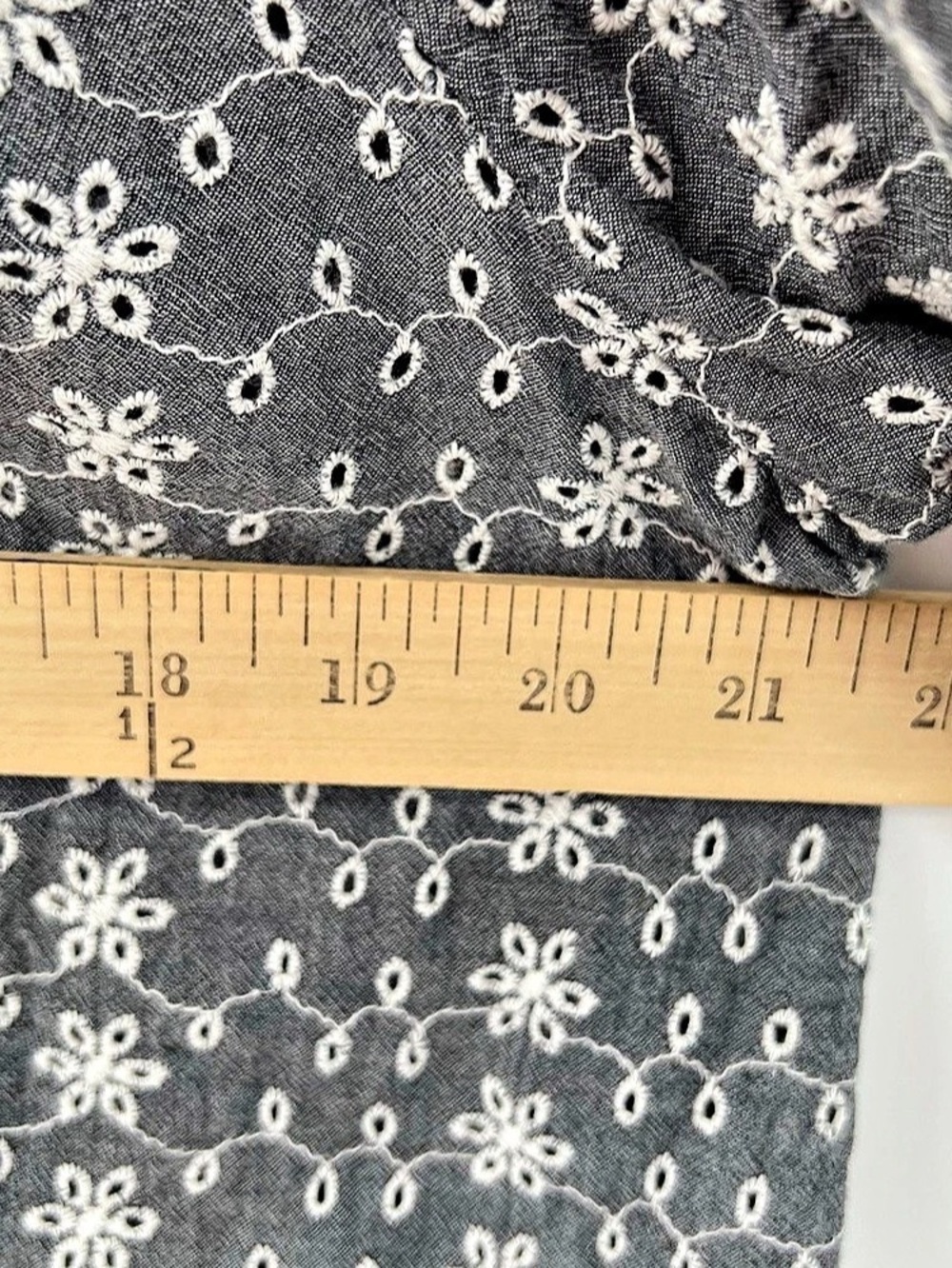 540 Chaps Floral Blouse in Gray & White Size Large - Picture 5 of 7